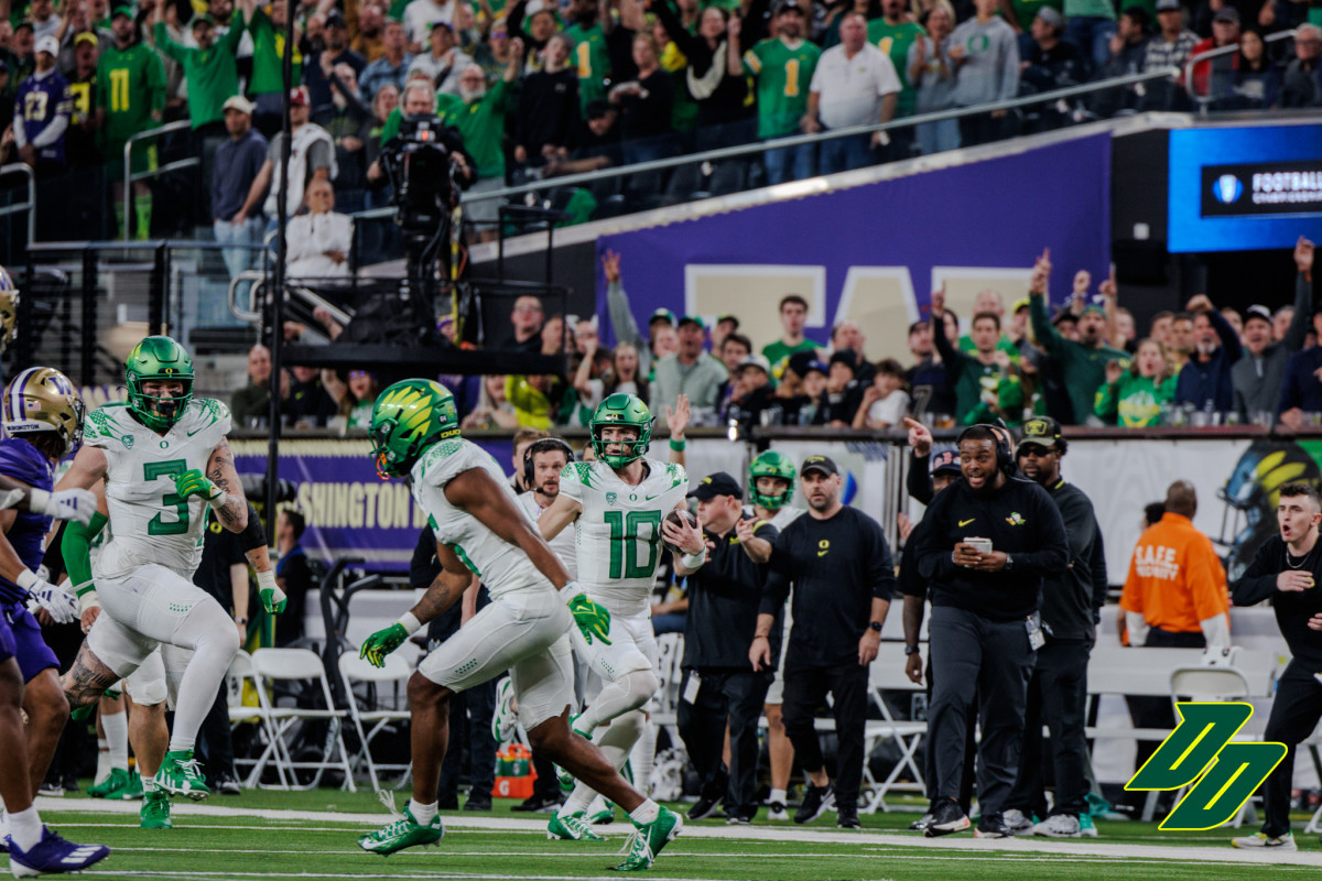 Oregon Ducks quarterback Bo Nix runs against the Washington Huskies in the Pac-12 Championship.